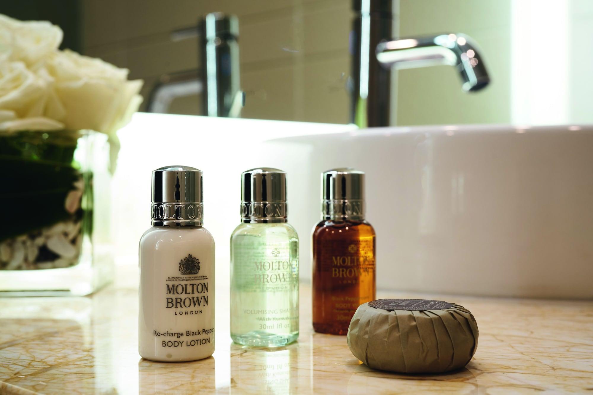 Movenpick Hotel & Convention Centre Klia Сепанг Екстериор снимка Molton Brown products