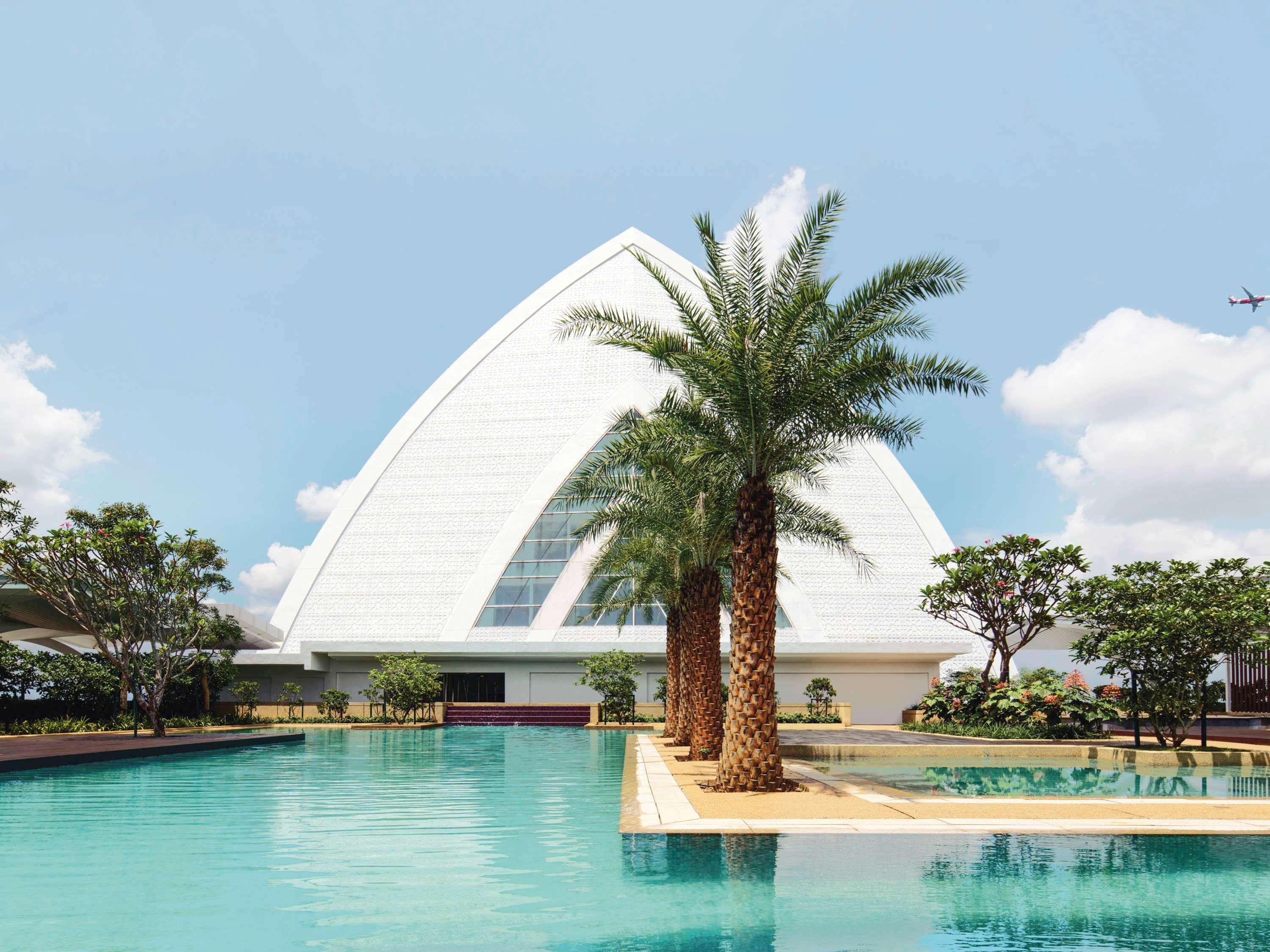 Movenpick Hotel & Convention Centre Klia Сепанг Екстериор снимка The clubhouse at the World of Golf