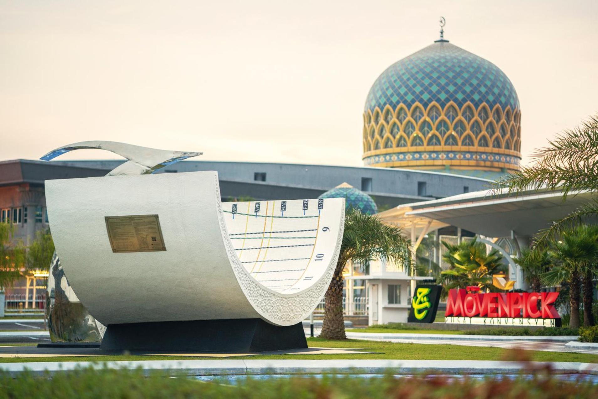 Movenpick Hotel & Convention Centre Klia Сепанг Екстериор снимка The mosque at the university