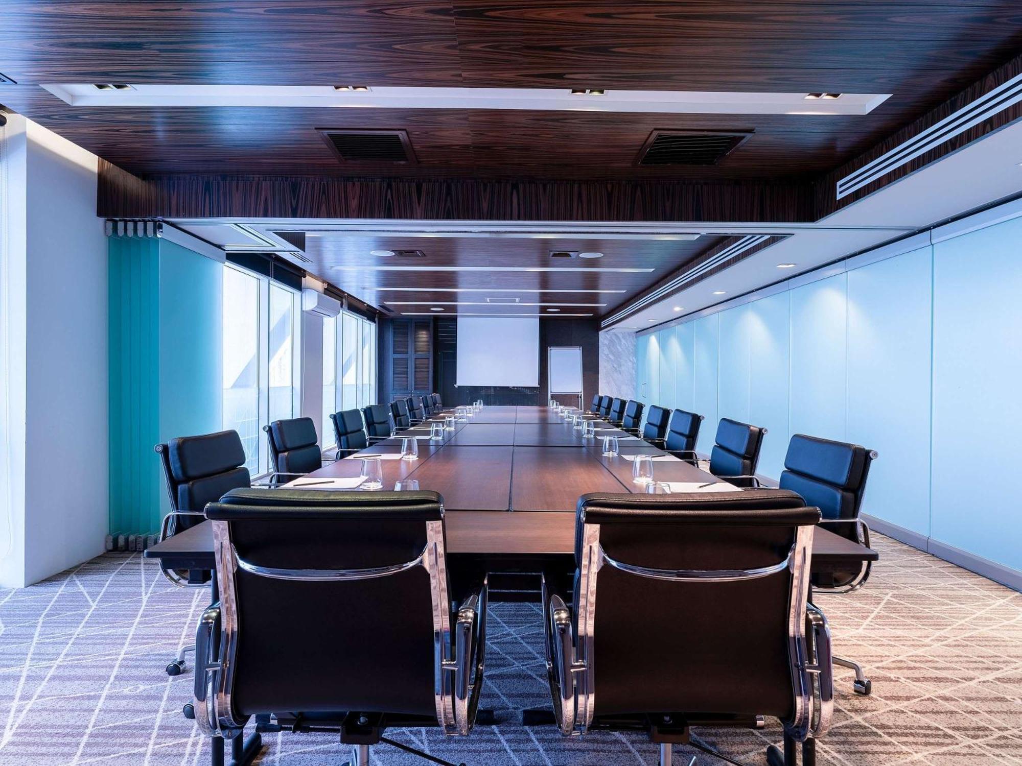 Movenpick Hotel & Convention Centre Klia Сепанг Екстериор снимка Boardroom at the InterContinental Hotel, London, The O2