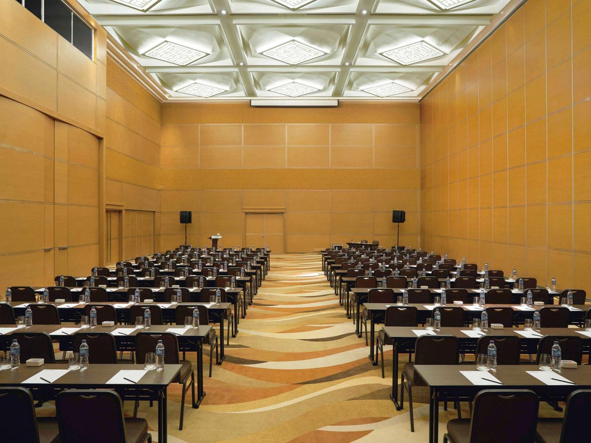 Movenpick Hotel & Convention Centre Klia Сепанг Екстериор снимка The Auditorium