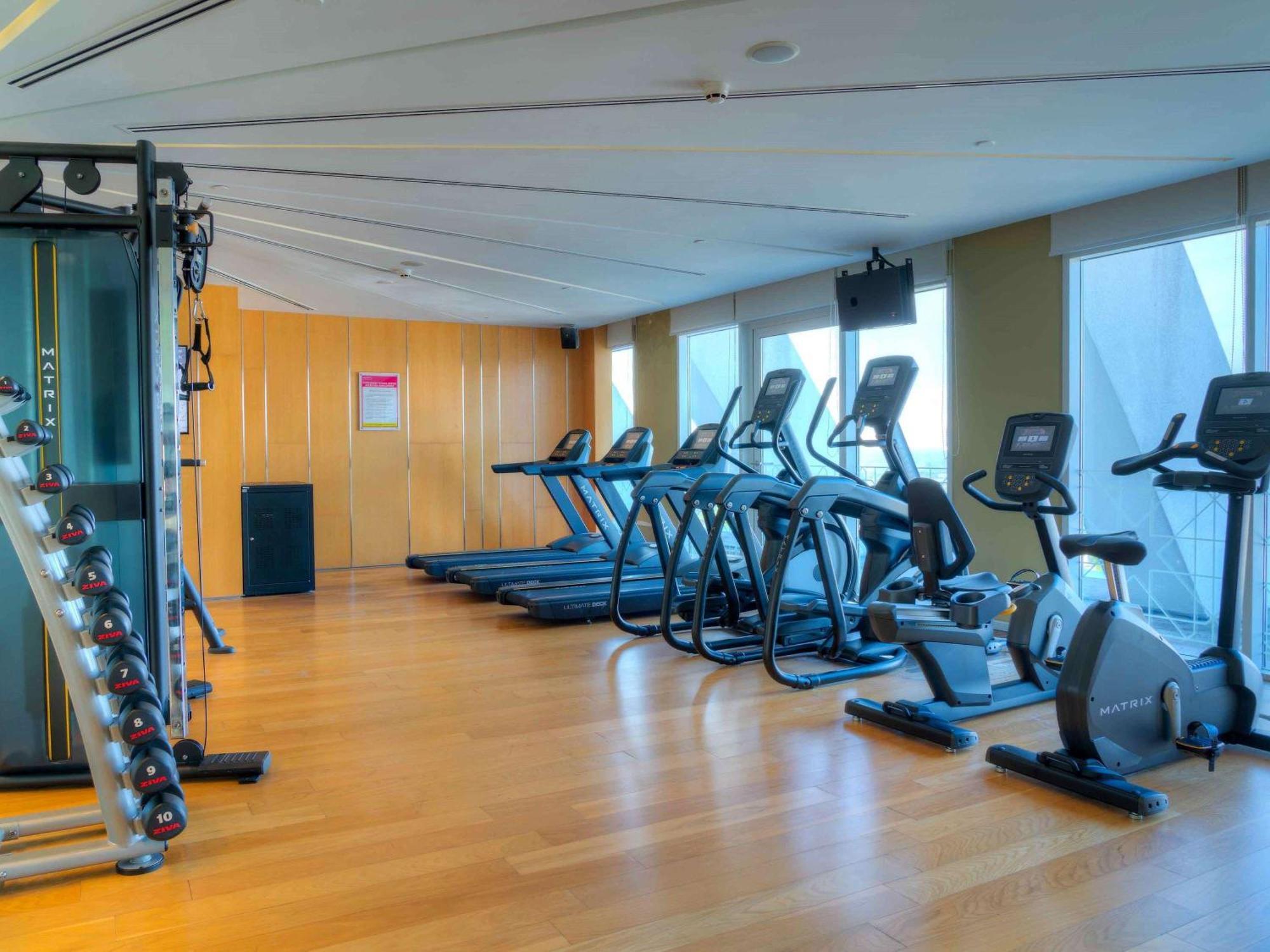 Movenpick Hotel & Convention Centre Klia Сепанг Екстериор снимка The gym at the 39th floor