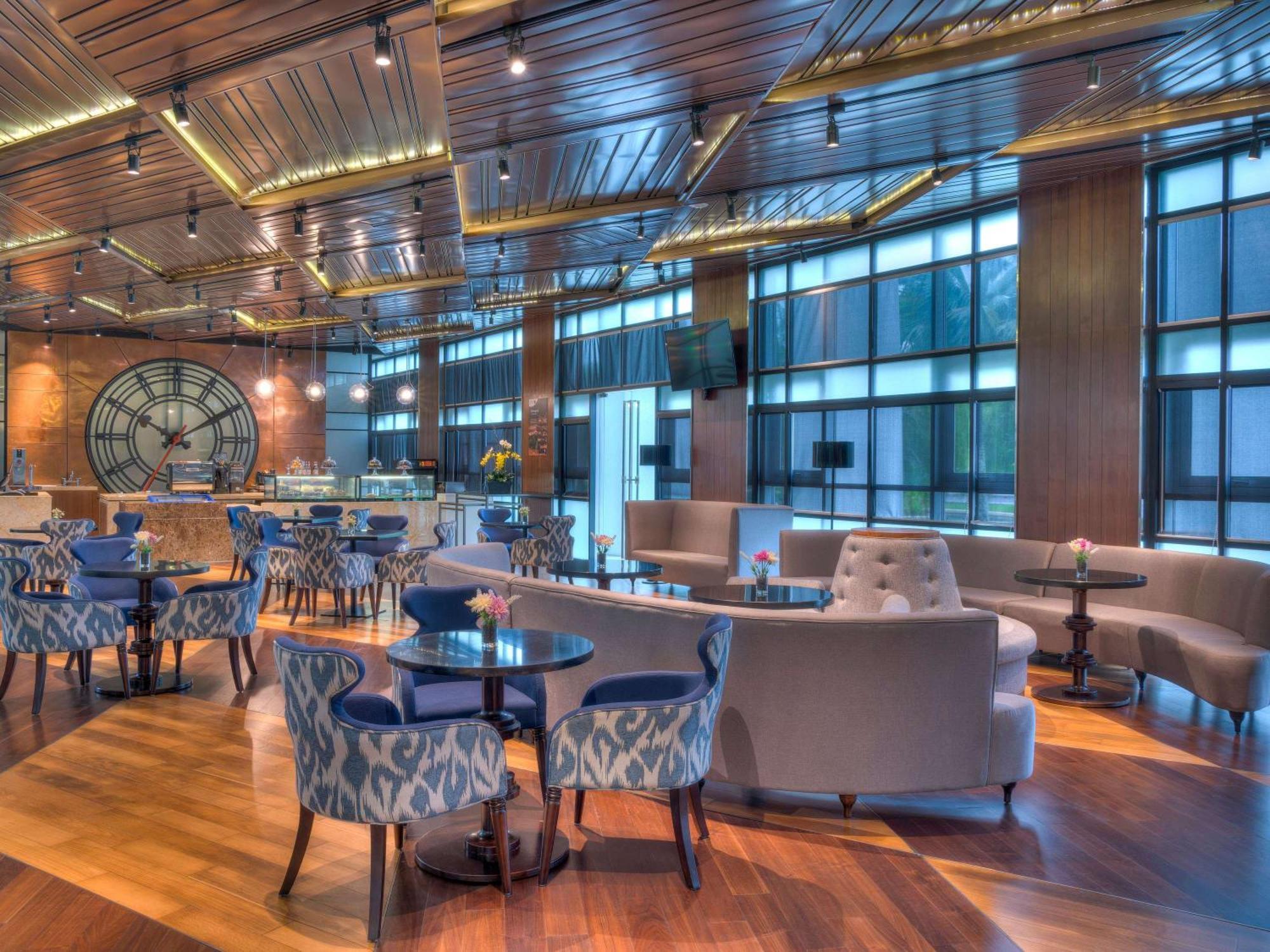Movenpick Hotel & Convention Centre Klia Сепанг Екстериор снимка The Lounge at the airport