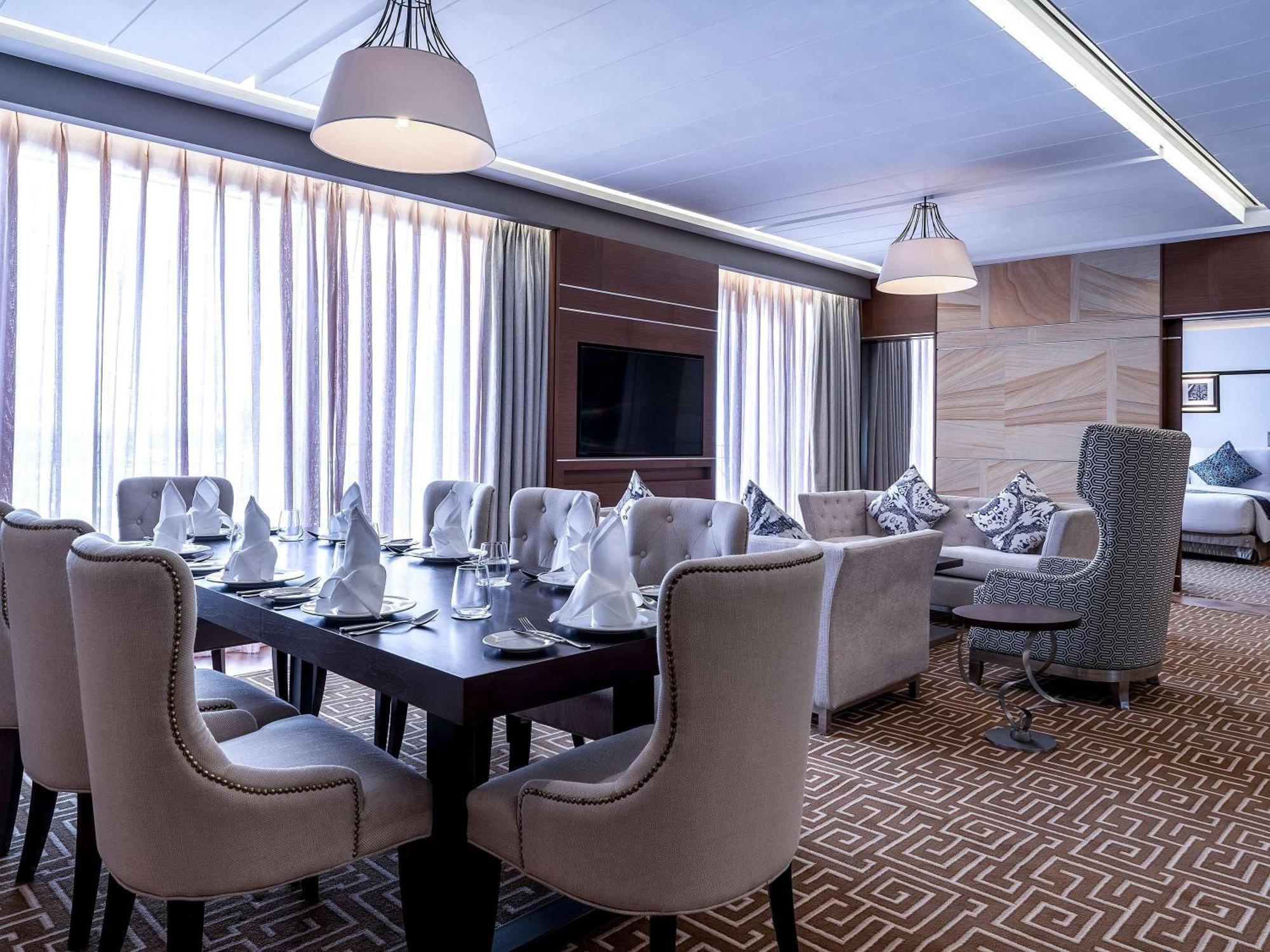 Movenpick Hotel & Convention Centre Klia Сепанг Екстериор снимка The Royal Suite