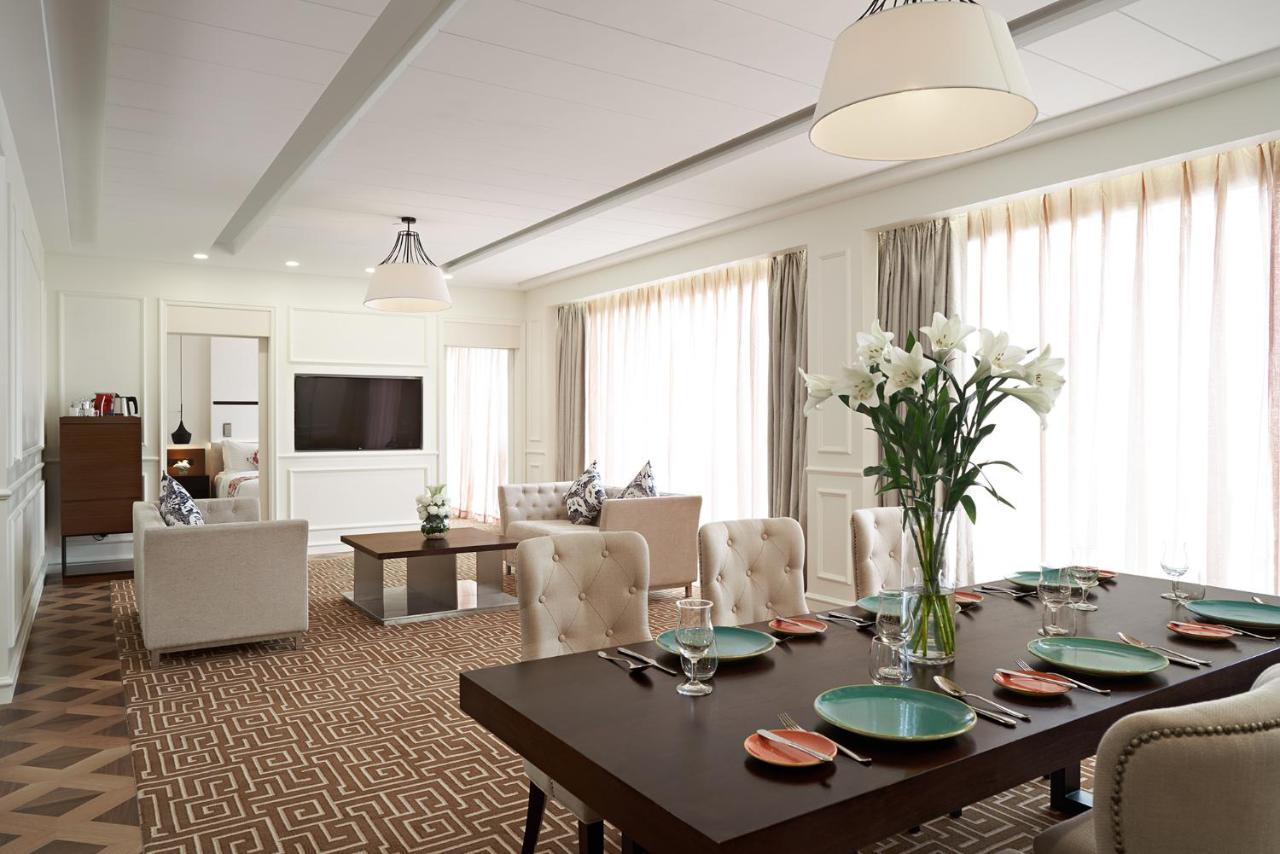 Movenpick Hotel & Convention Centre Klia Сепанг Екстериор снимка A suite at the hotel