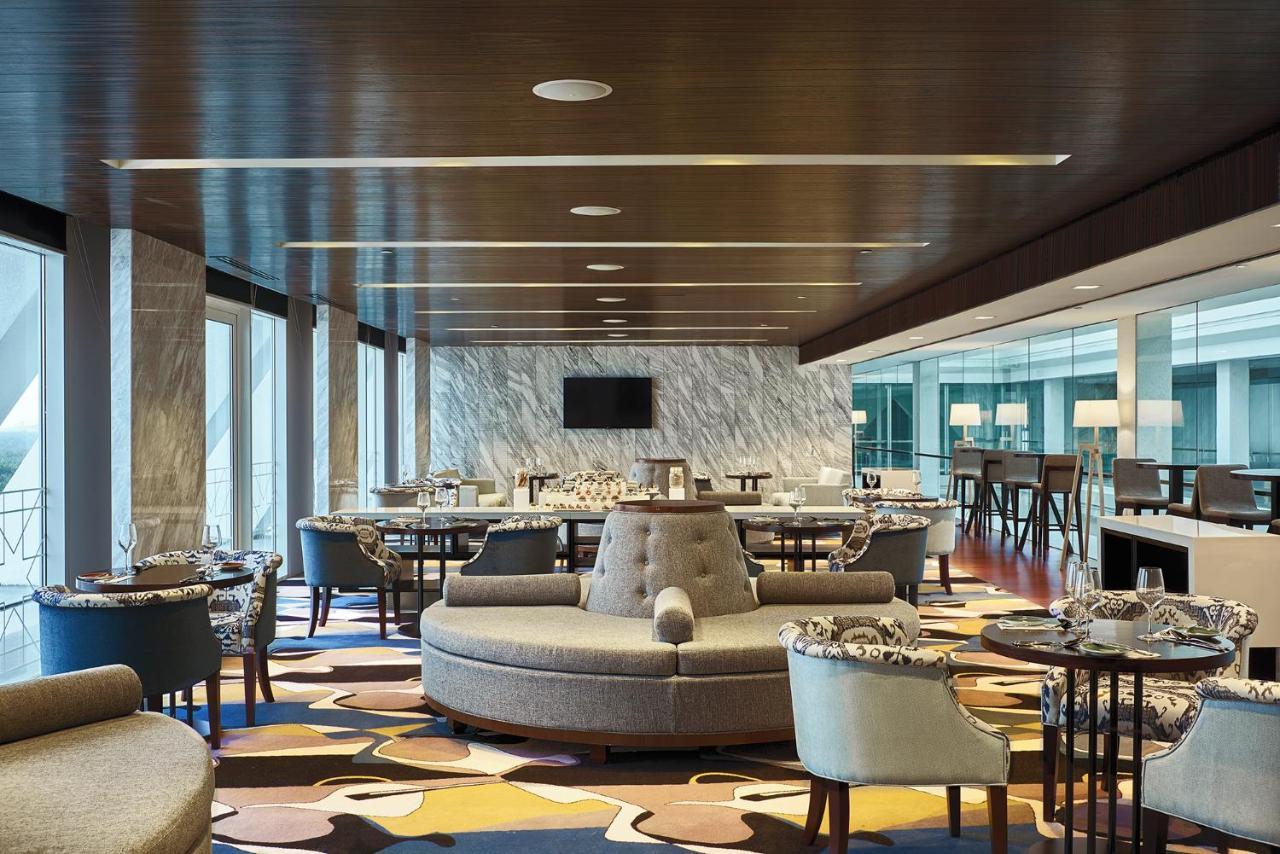 Movenpick Hotel & Convention Centre Klia Сепанг Екстериор снимка The lounge at KLIA