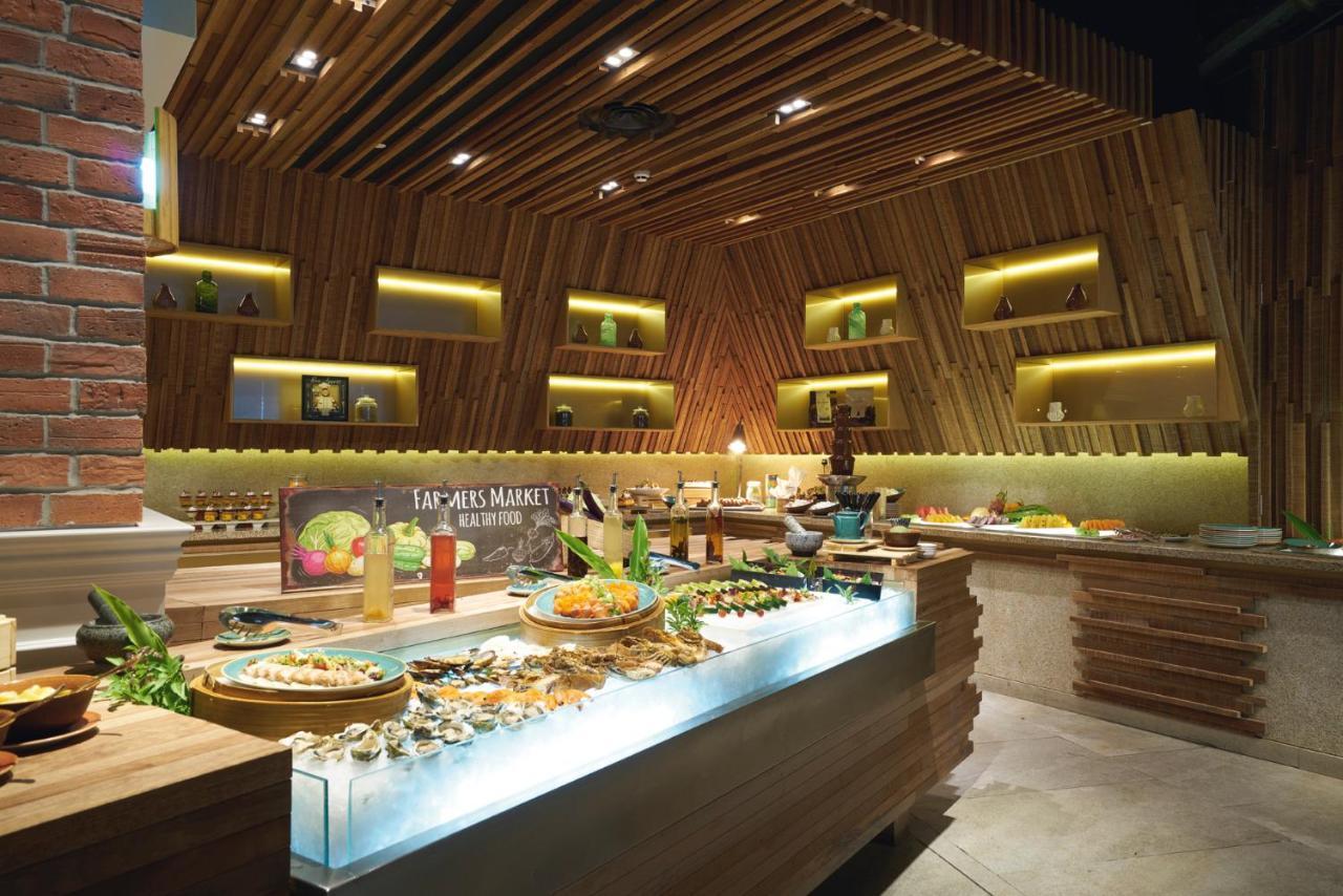 Movenpick Hotel & Convention Centre Klia Сепанг Екстериор снимка The buffet at the hotel