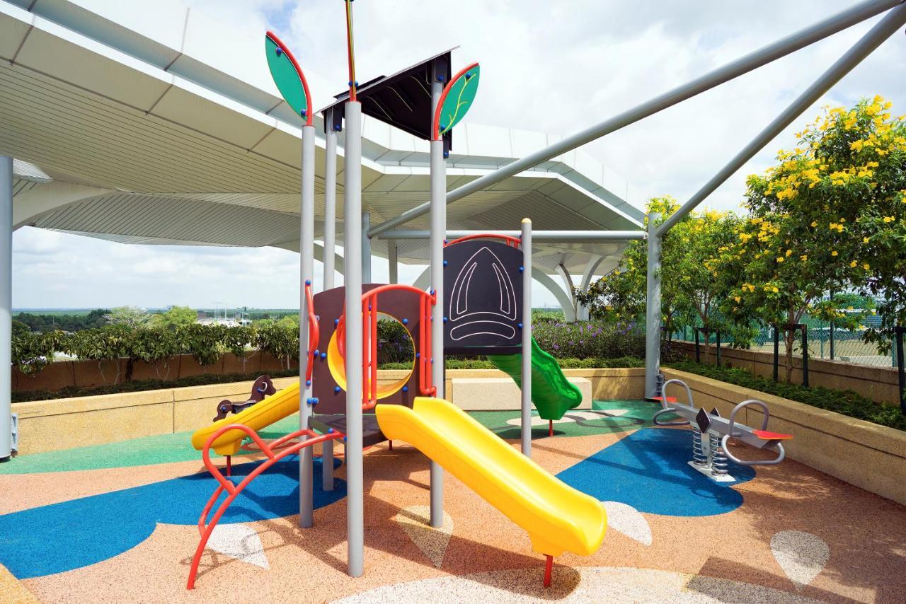Movenpick Hotel & Convention Centre Klia Сепанг Екстериор снимка Children's playground at the rooftop of the hospital