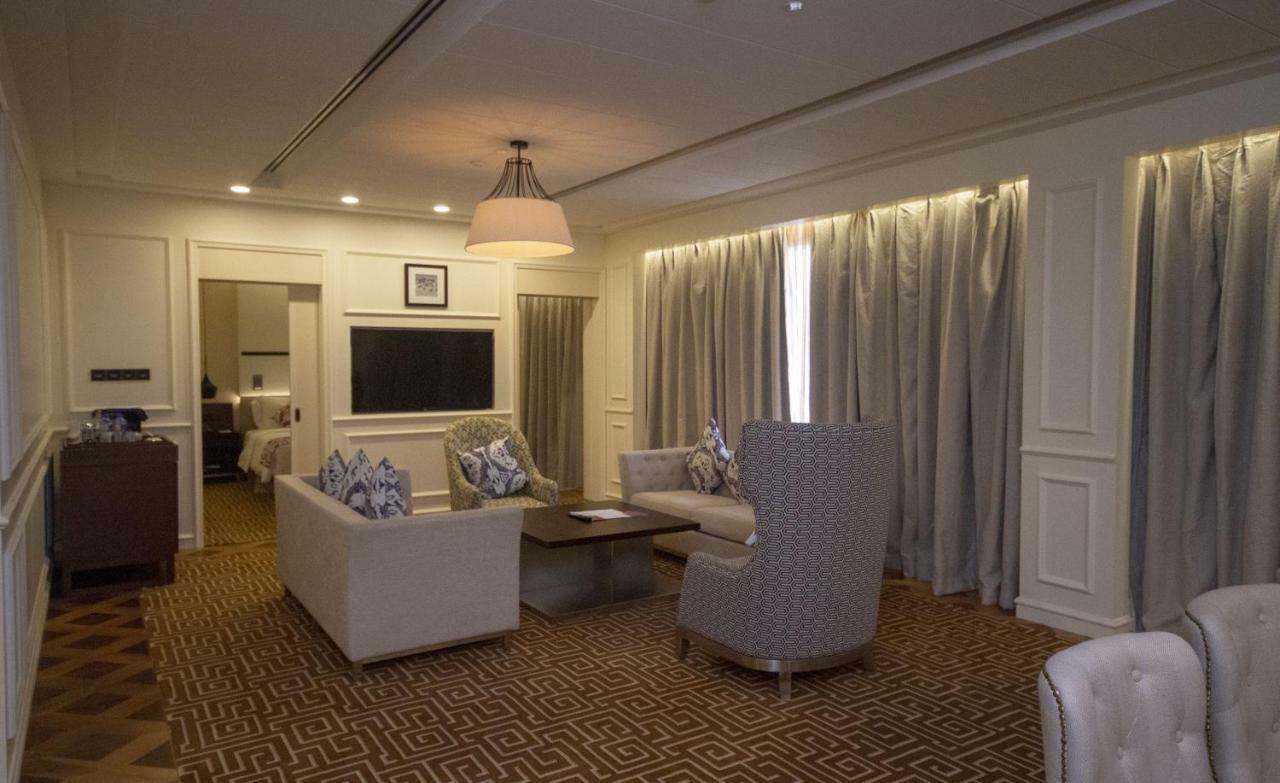 Movenpick Hotel & Convention Centre Klia Сепанг Екстериор снимка A living room in a suite at the hotel